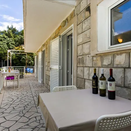 Ana Apartman Gornji Dingac