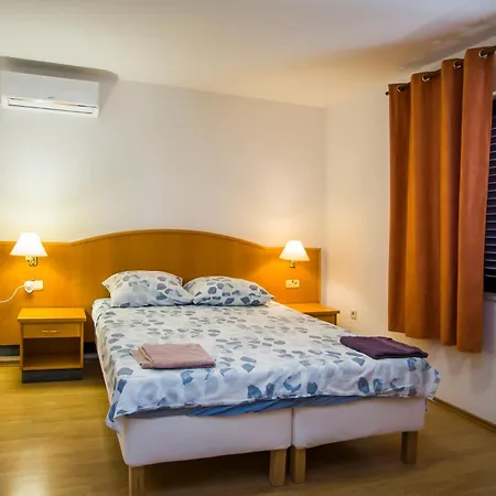 Ana * Gornji Dingač