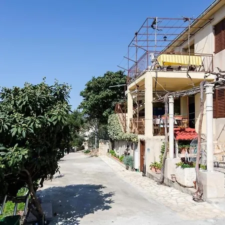 Ana Gornji Dingac