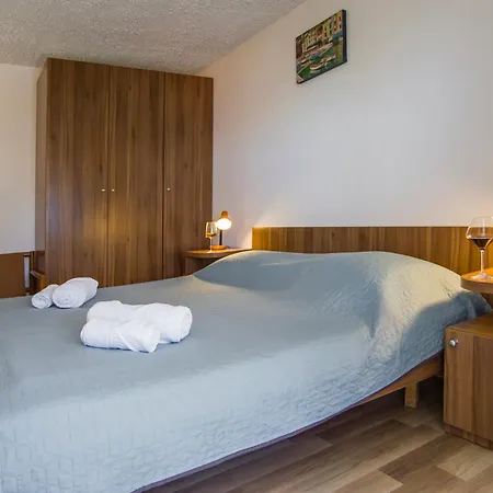 Ana * Gornji Dingač